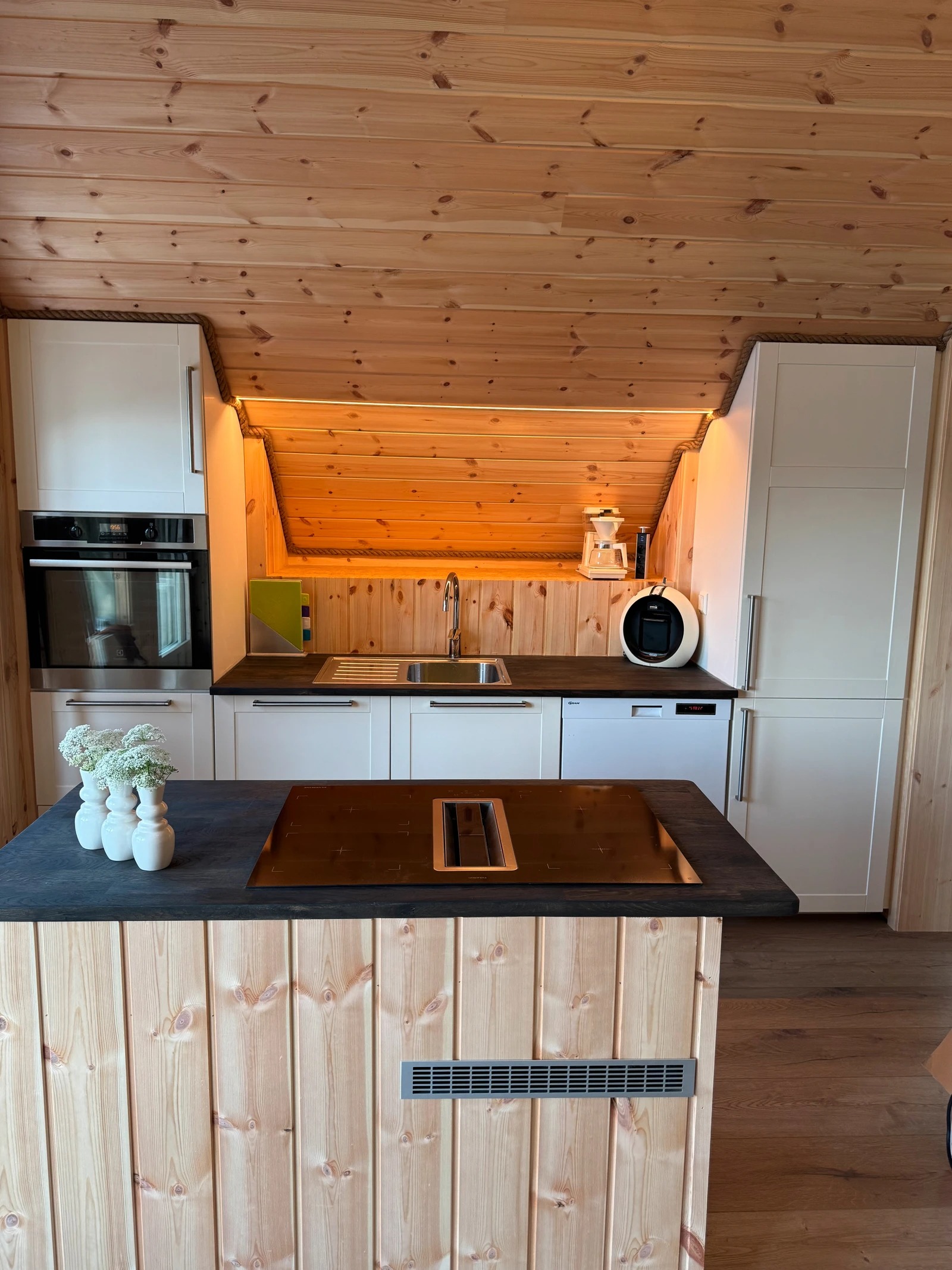 Kjøkkenet sett fra stuen